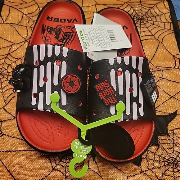 CROCS Star Wars DARTH VADER Slides Sandals Unisex M- 4/W-6 GLOW IN THE DARK NWT - Picture 1 of 5